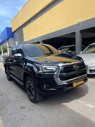 TOYOTA HILUX 2.8 D-4D TURBO DIESEL CD SRX 4X4 AUTOMÁTICO